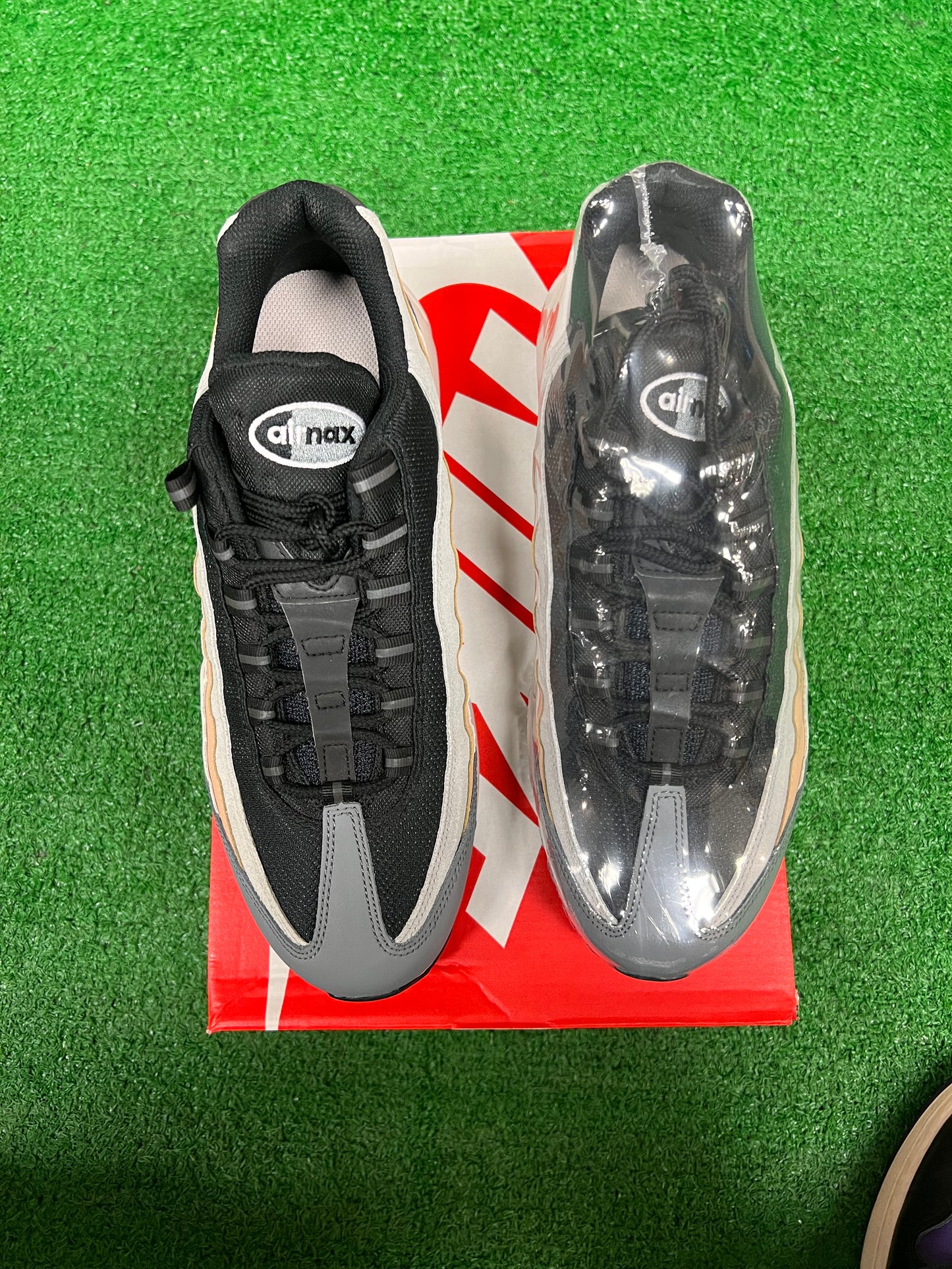 Men’s Nike Air Max 95 Black Beige Grey size 8