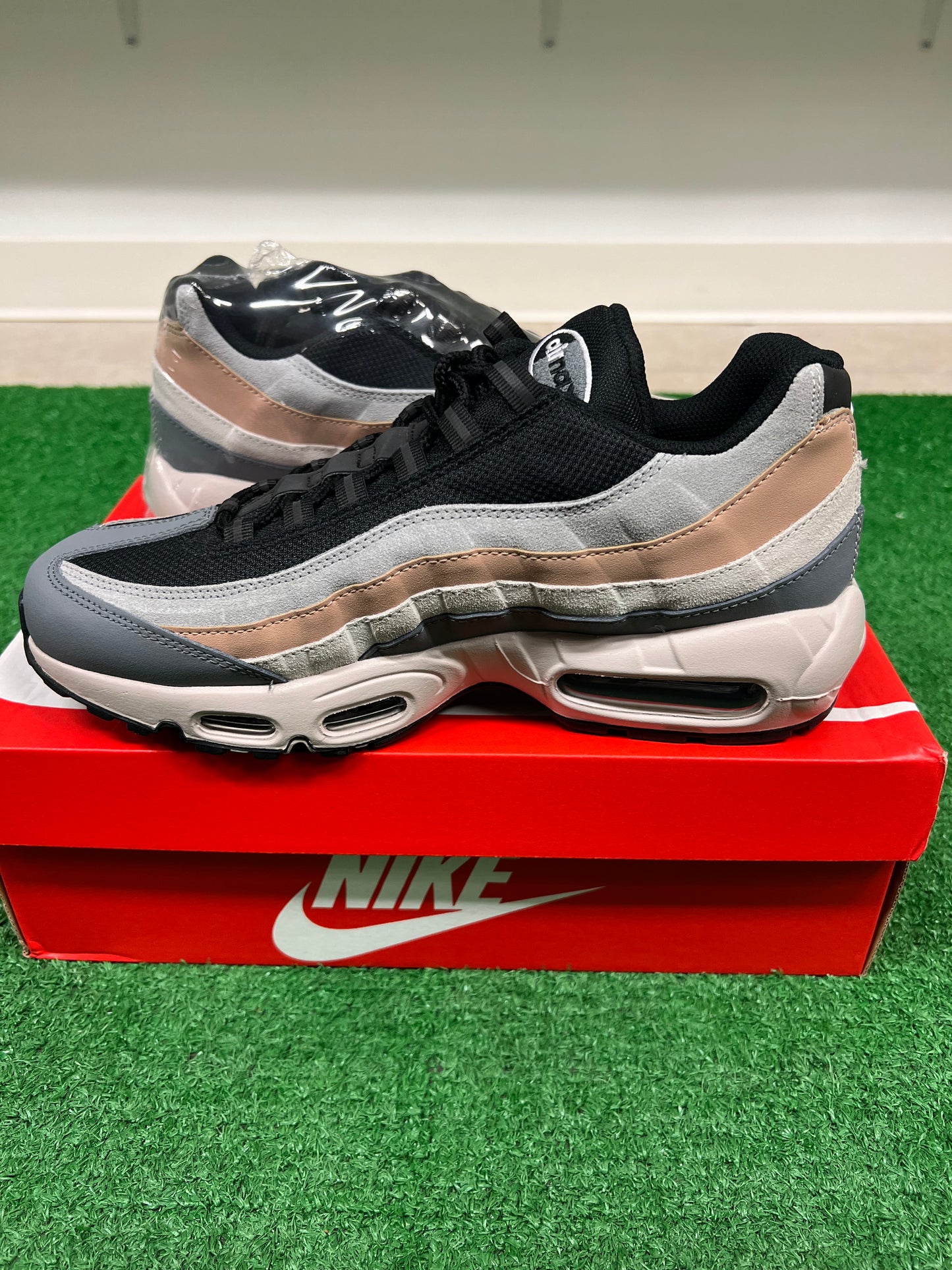 Men’s Shoes Nike Air Max 95 Black Beige Grey size 8