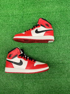 Pre Owned Air Jordan 1 Chicago 2013 size 4y gs shoe